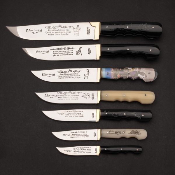 συλλογή απο πλαστικά κρητικά μαχαίρια
