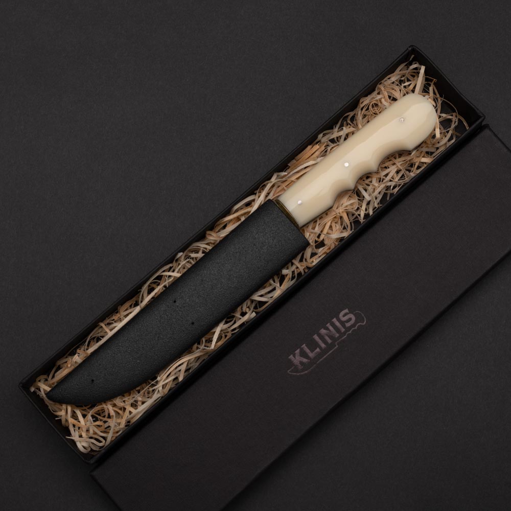 μαχαίρι με λευκό ακρυλικό σε πλαστική θήκη μέσα σε κουτί χάρτινο