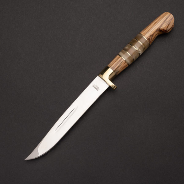 Μαχαίρι με λάμα από ανοξείδωτο ατσάλι μπρούτζινο χειροφυλακτήρα και λαβή από ξύλο ζεμπράνο και κέρατο κριού
