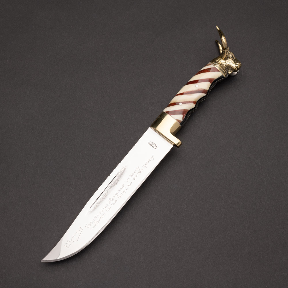 Μαχαίρι σκαφιδωτό με λάμα από ανοξείδωτο ατσάλι λαβή από κόκκαλο με υγρό γυαλί μπρούτζινο στήριγμα και μπρούτζινο ταύρο