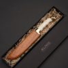 Ταύρος με λάμα από ανοξείδωτο ατσάλι και λαβή από κόκκαλο μοσχαριού σε ξύλινη θήκη μέσα σε χάρτινη κασετίνα