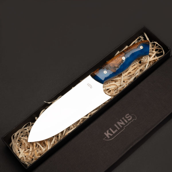 Μαχαίρι σεφ santoku με λαβή από ξύλο ελιάς και υγρό γυαλί μέσα σε χάρτινη κασετίνα